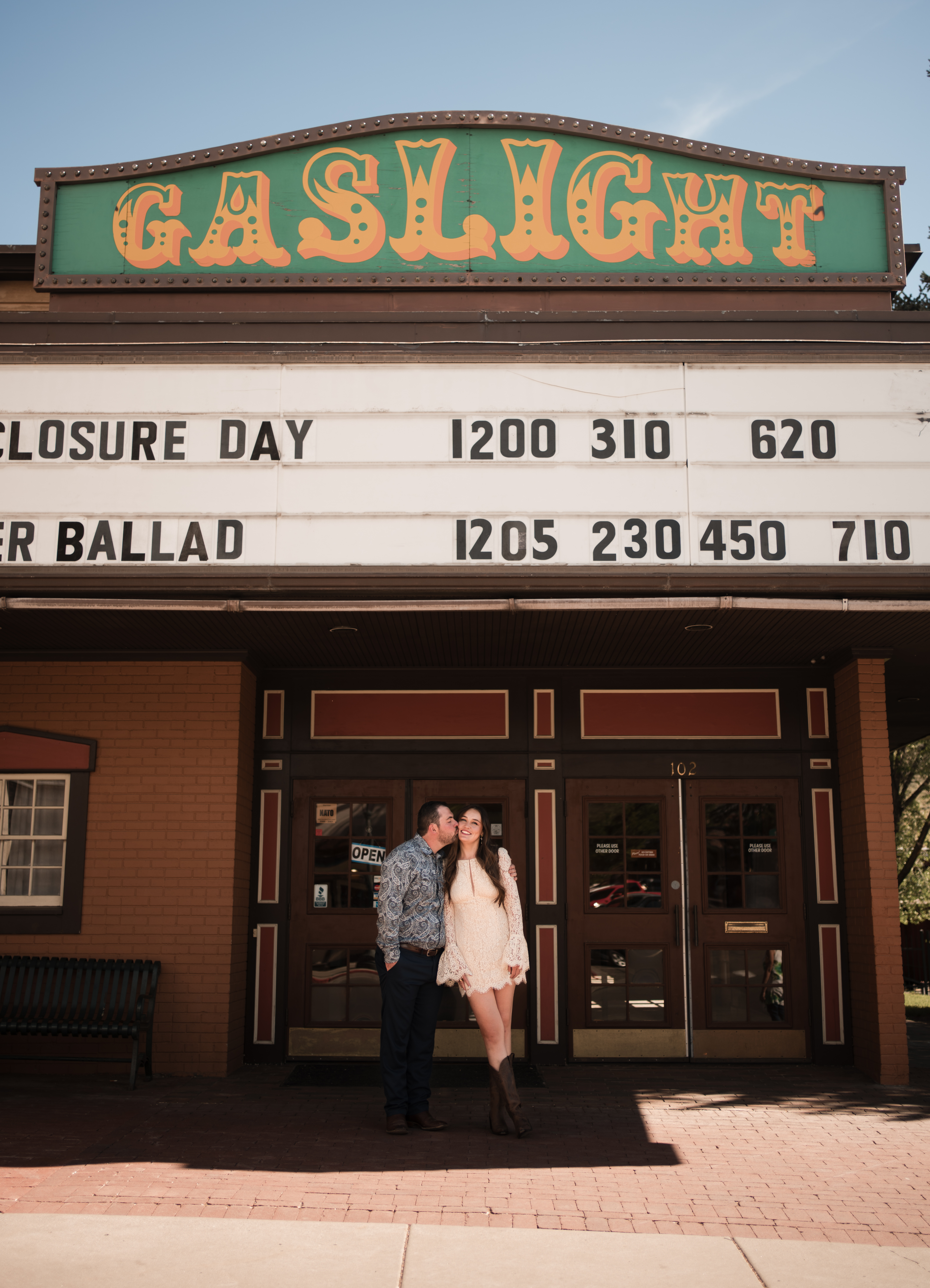 Katherine and Gavin kissing